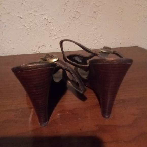 Joan & David Circa Copper Leather Wedge Sandles - Picture 3 of 4